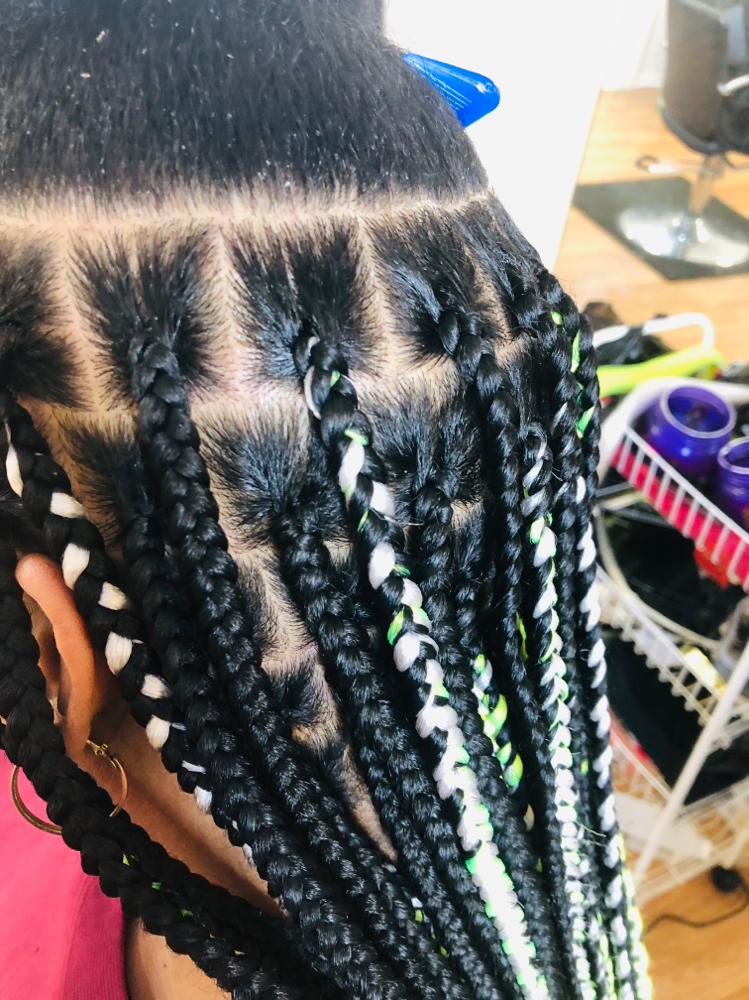 Knotless Braids (Medium)