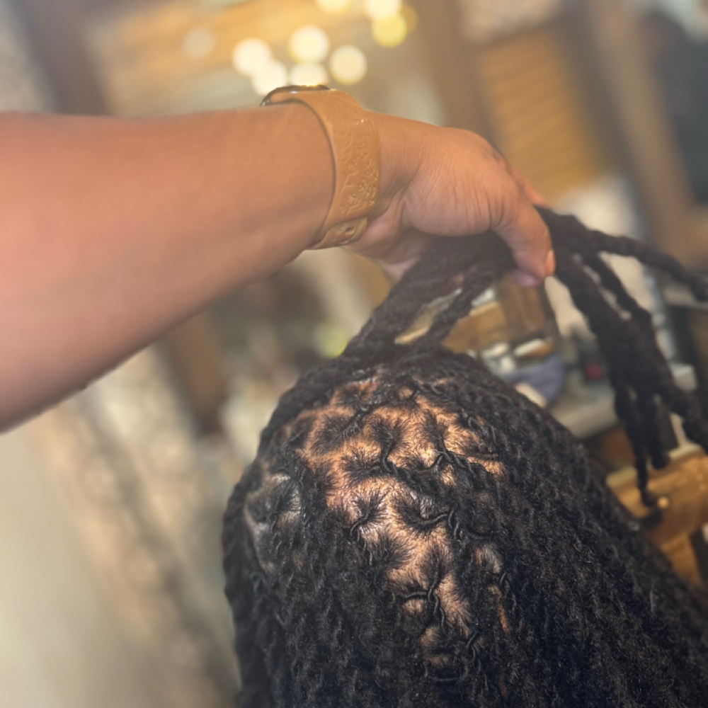 Retwist w/style at Middletown Mane in Louisville, KY