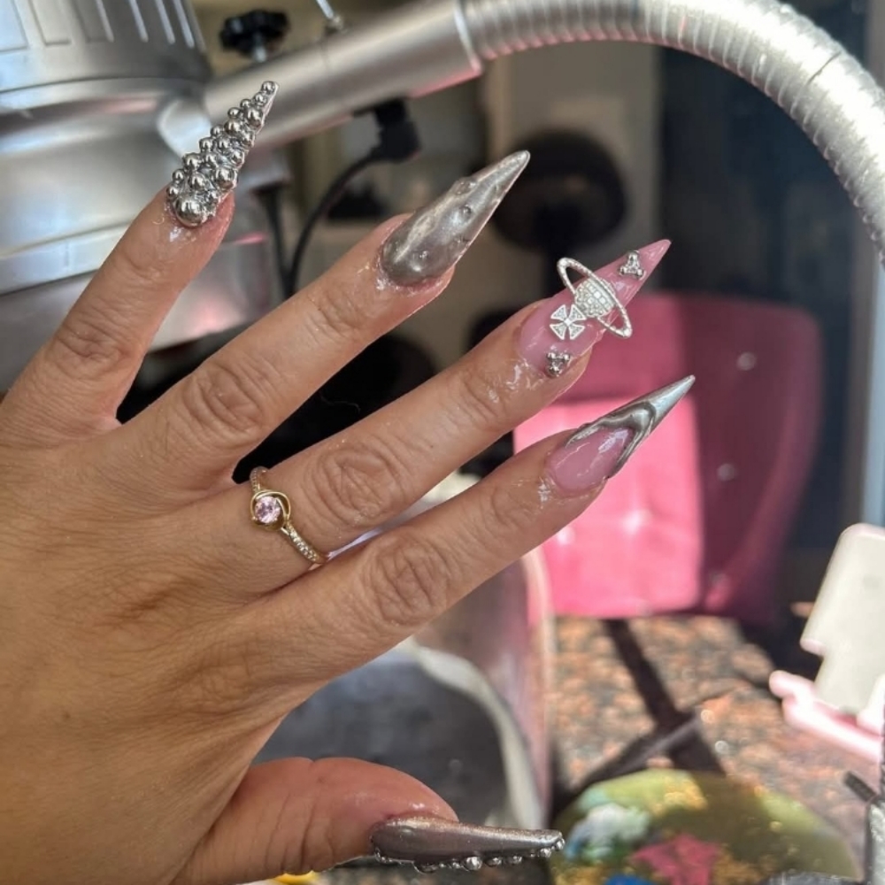 Medium Full-Set at Pretty Herr Nailz in York, PA