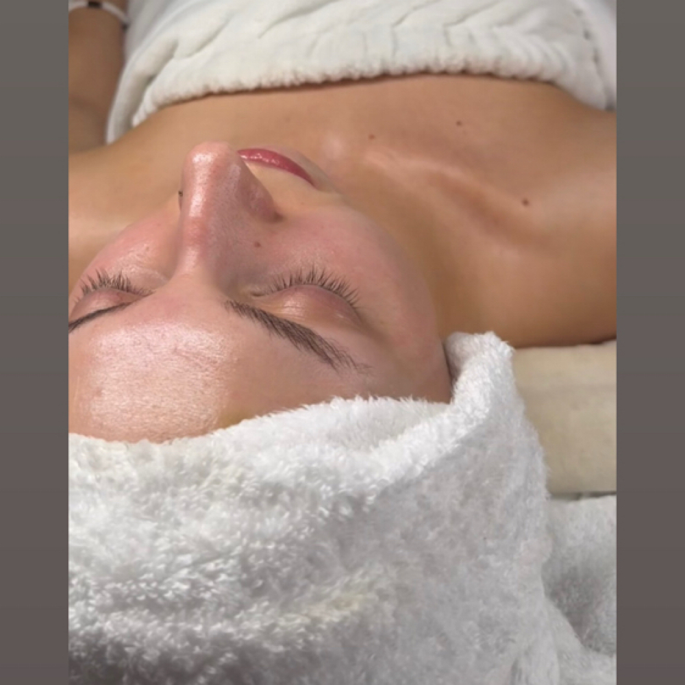 Facial + Jelly Mask ( No Dermaplane at Glo by Carmen in Kennewick, WA