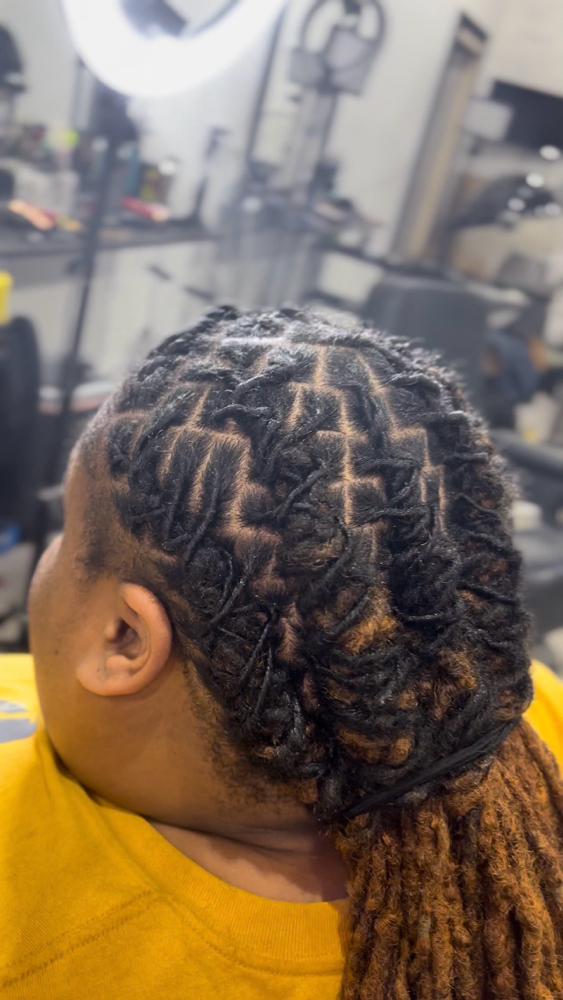 Loc Retwist at SR GLAM HAVEN in Detroit, MI
