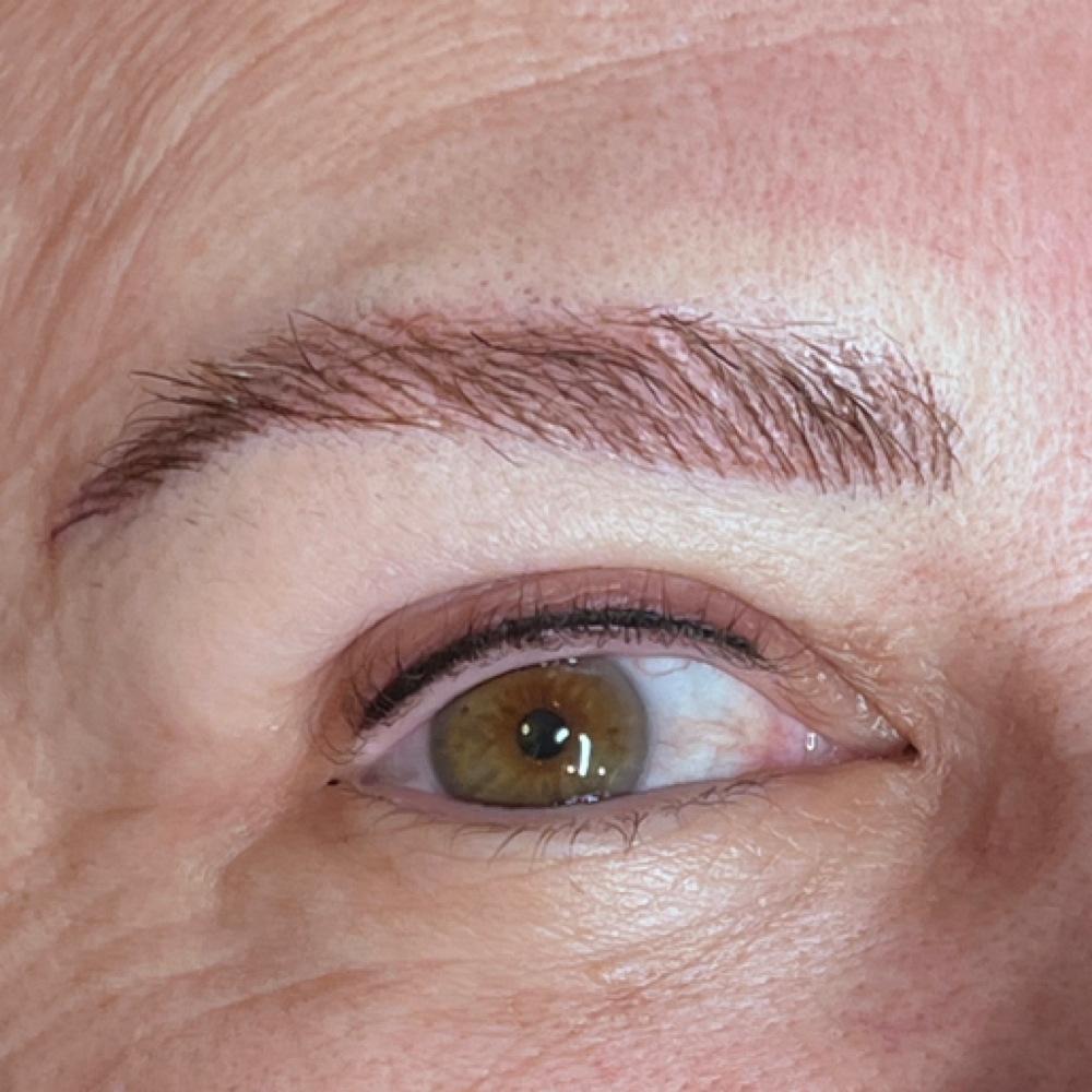 Upper Eyeliner at Sharpe Brows in Quincy, IL