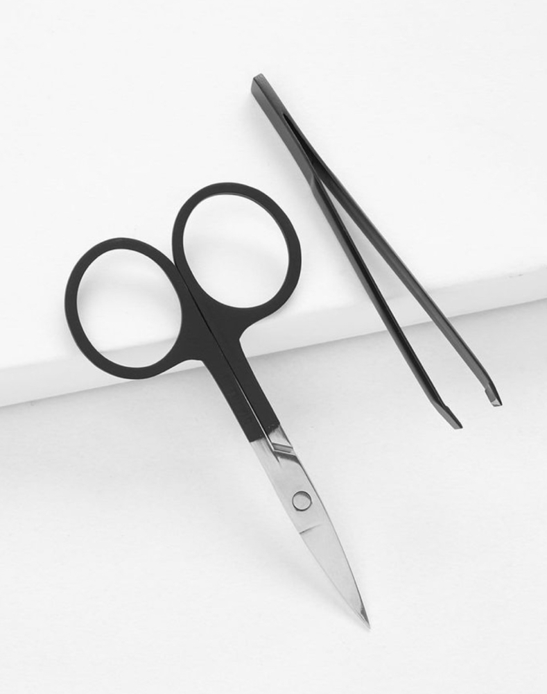 Brow Shaping And Tweeze