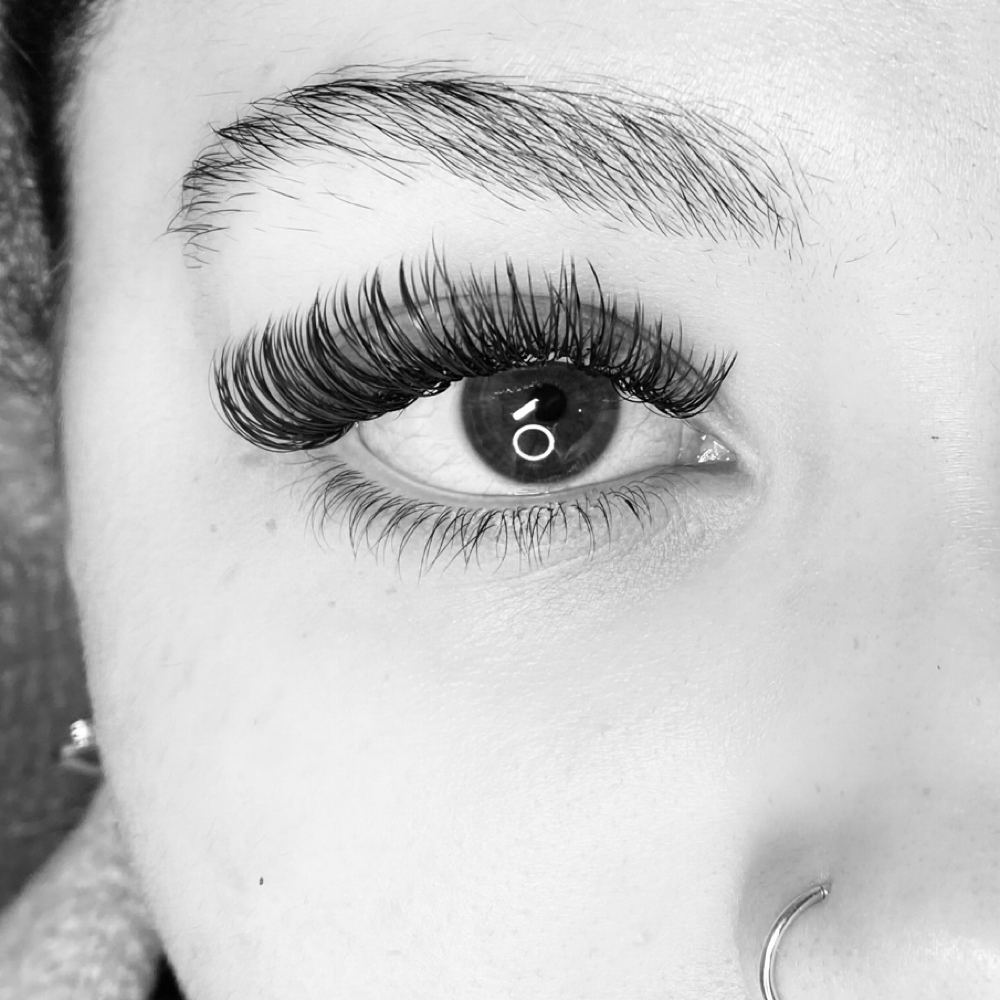 Classic Mini Fill at LinasLashLab in Buffalo, NY