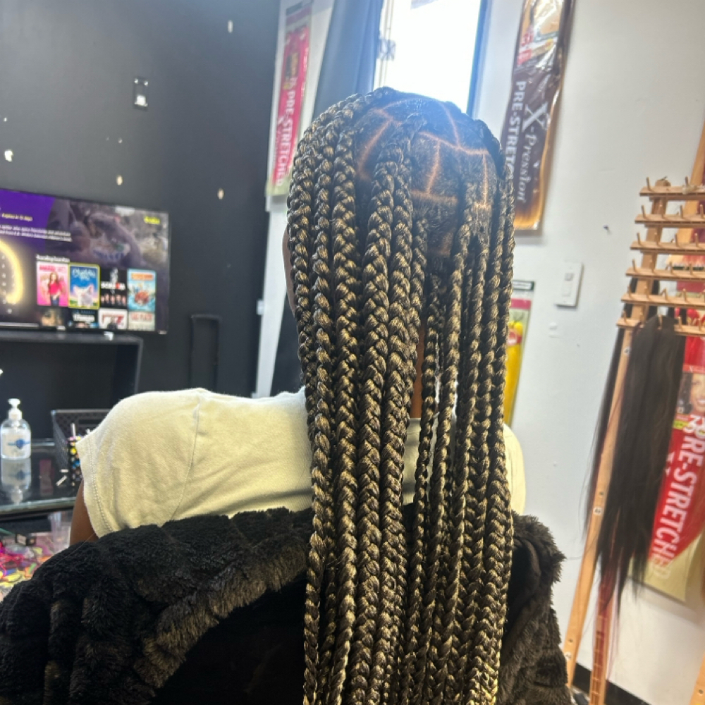 Medium Large Knotless at Majia Fernandes in Columbus, GA