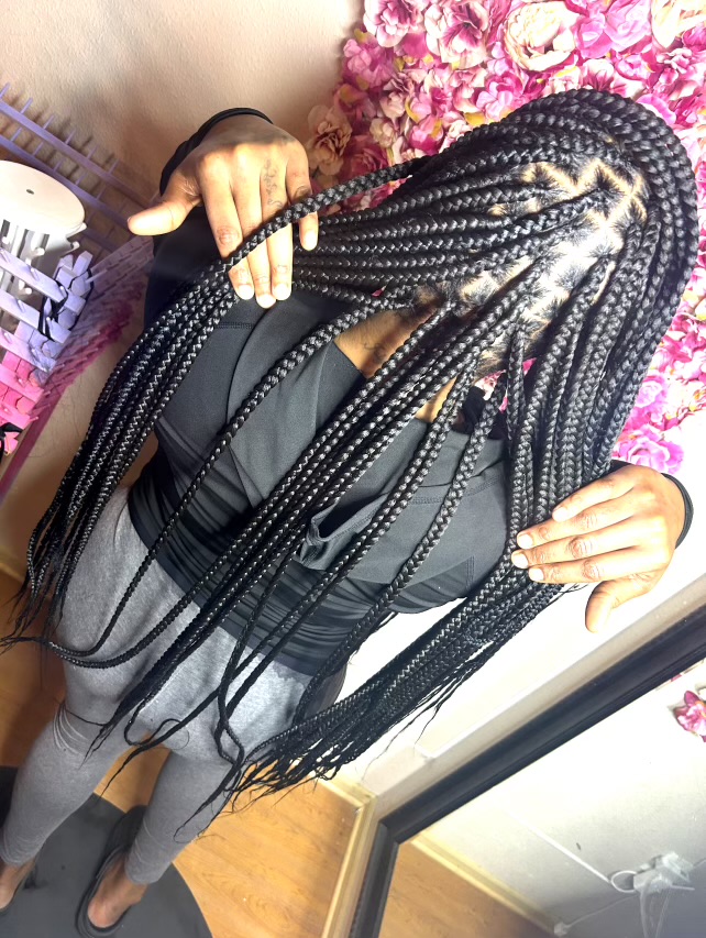 Knotless Braids at DEE3 STYLEZ in Milwaukee, WI