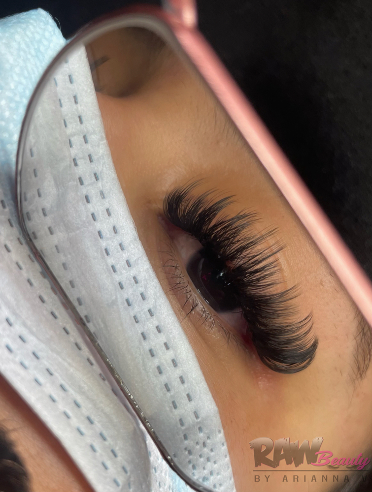 Volume Lashes With Spikes