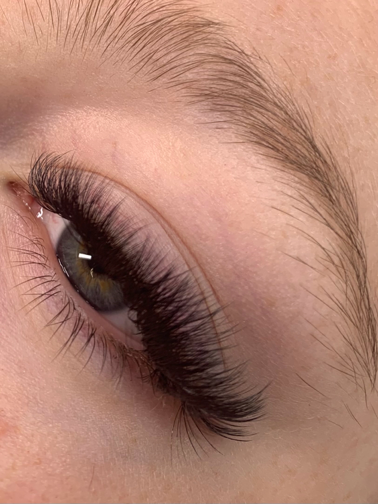 Lash Extensions: Mega Volume