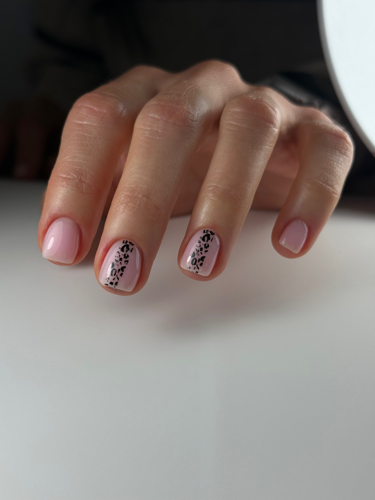 Rubber Base Manicure ALEKS