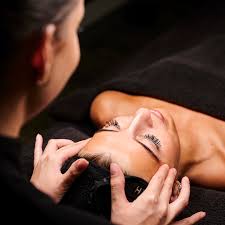 Dermaplane Facial