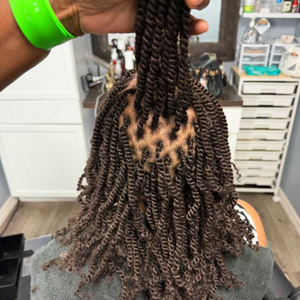 kinky twist at Exclusive International Beauty LLC in 34982