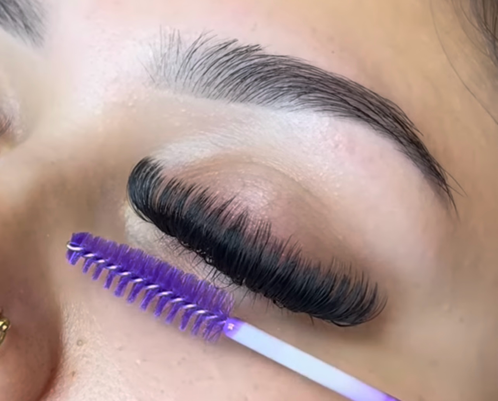 Volume New Set at FlawlessTouch by Cindy in San Fernando, CA