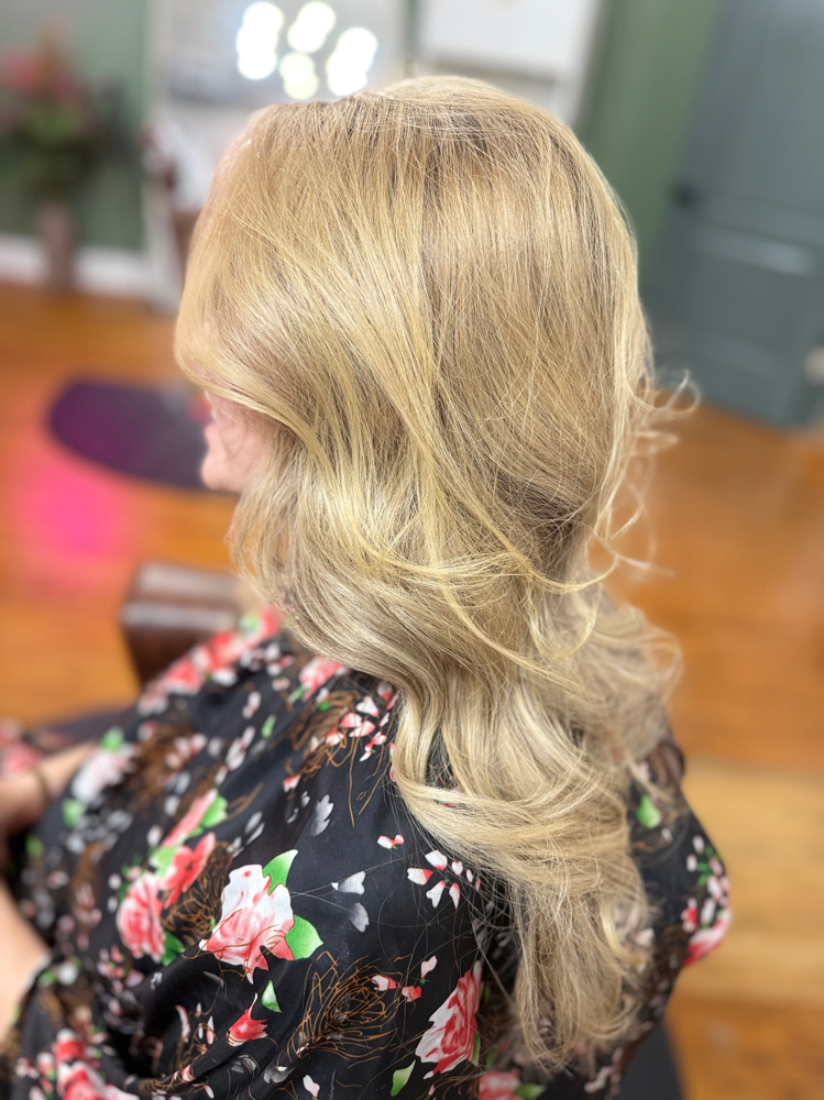 Custom blonding at M Crush  Beauty Lounge in abilene, TX