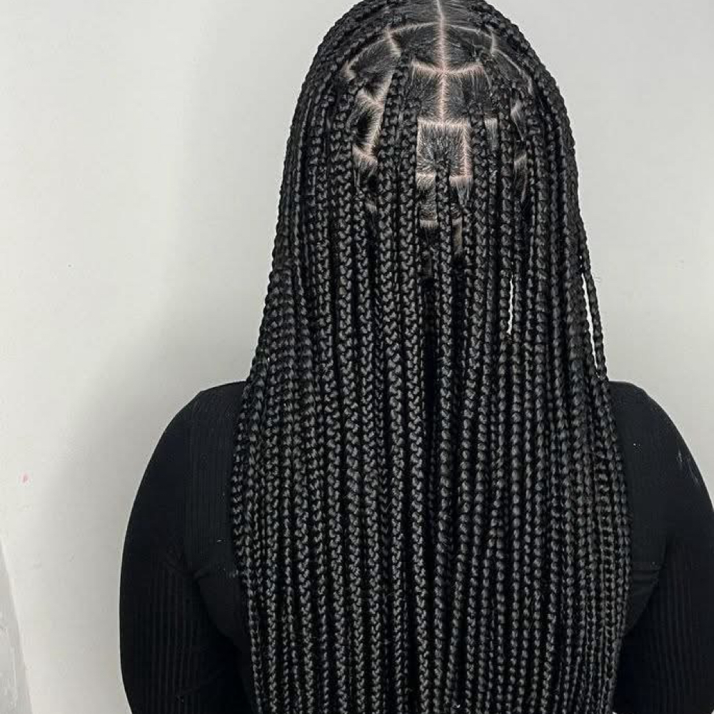 Medium Knotless braids at ClarSim hair braiding in austin, TX