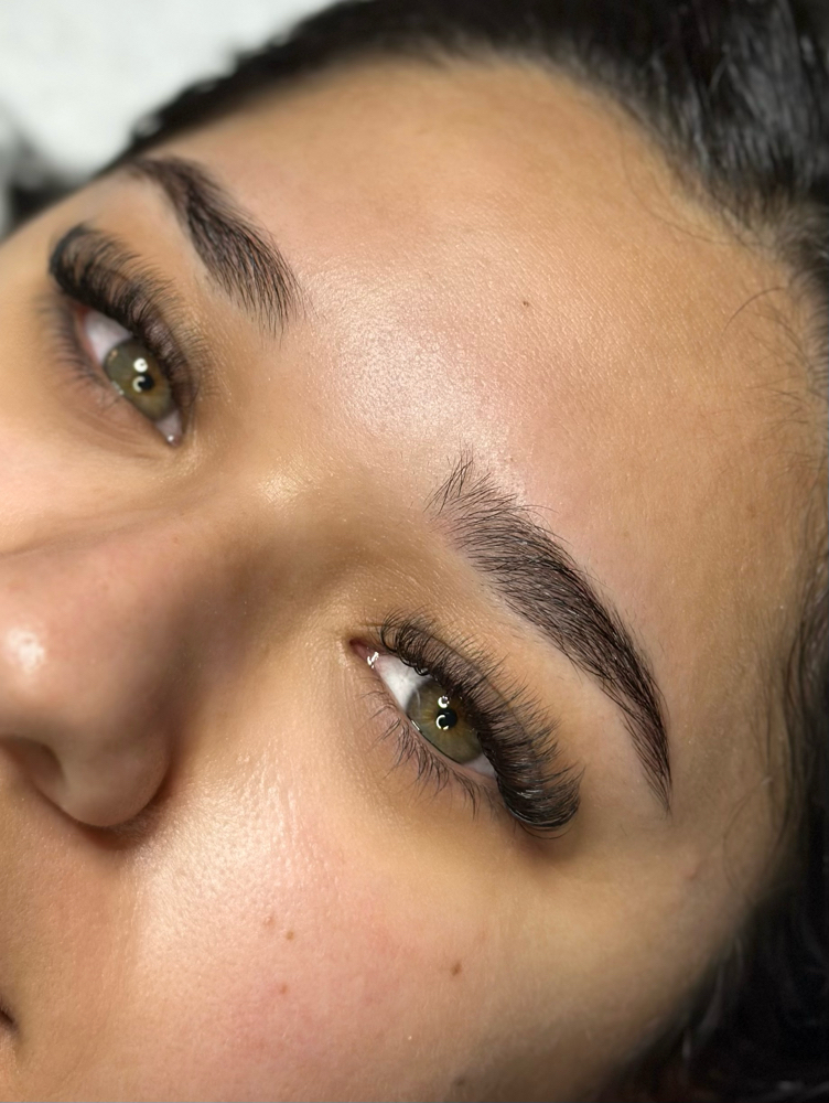Lash Extensions: Hybrid Set