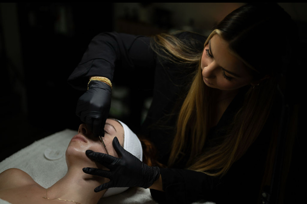 Deluxe Hydrofacial With Dermaplane