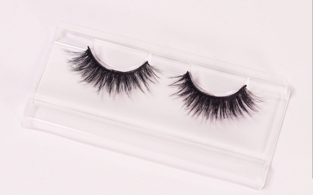 STRIP LASH APPLICATION