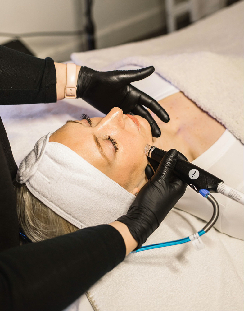 Deluxe Hydrafacial + Dermaplane