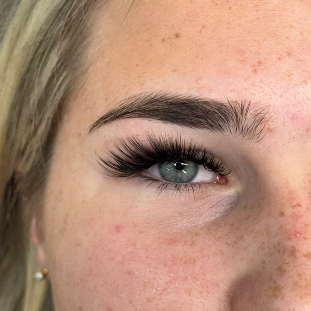 Full Set - Wispy/Volume *customized at Deesignz Lash & Brow Studio in Lagrange Park, IL