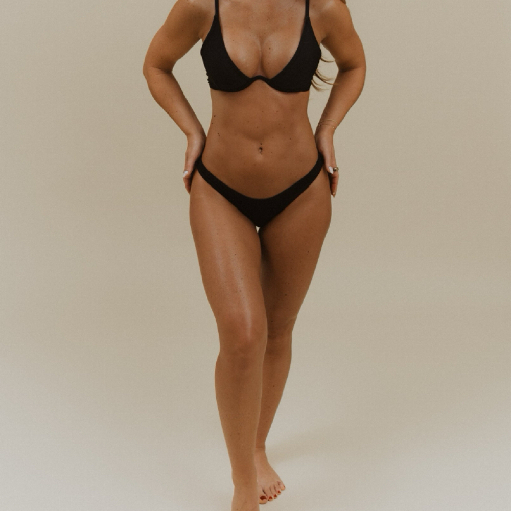 The Mobile Ritual Contour Tan at Hair Boss Studio in Newport Beach, CA