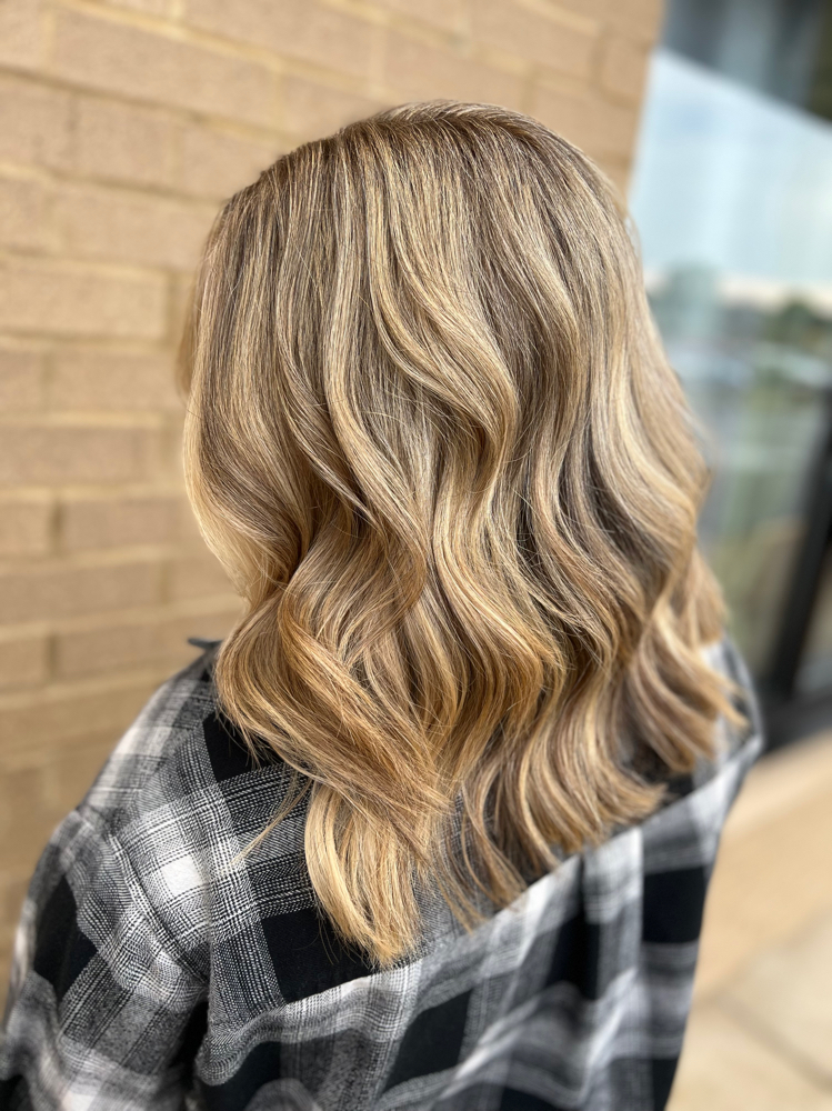 Women’s Haircut & Style