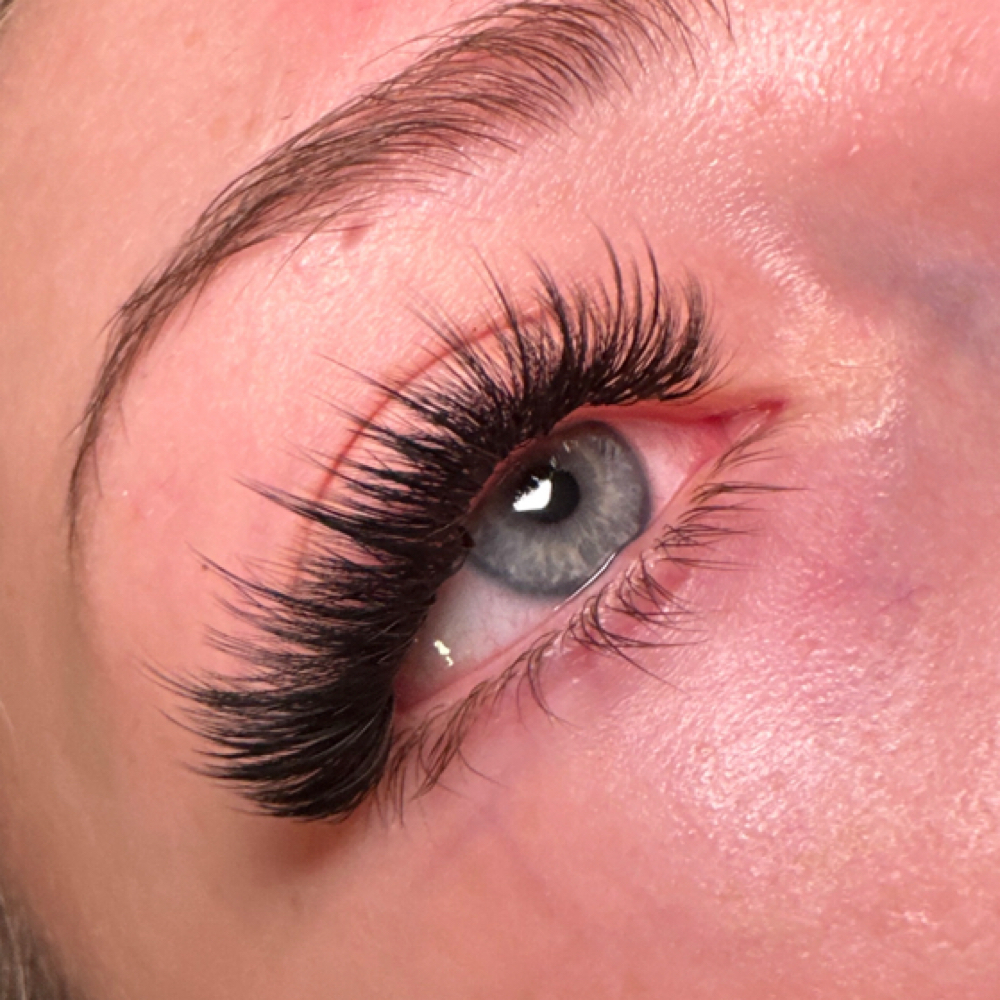 Signature Wispy Full Set at Dhaisy’s Beauty in Northglenn, CO