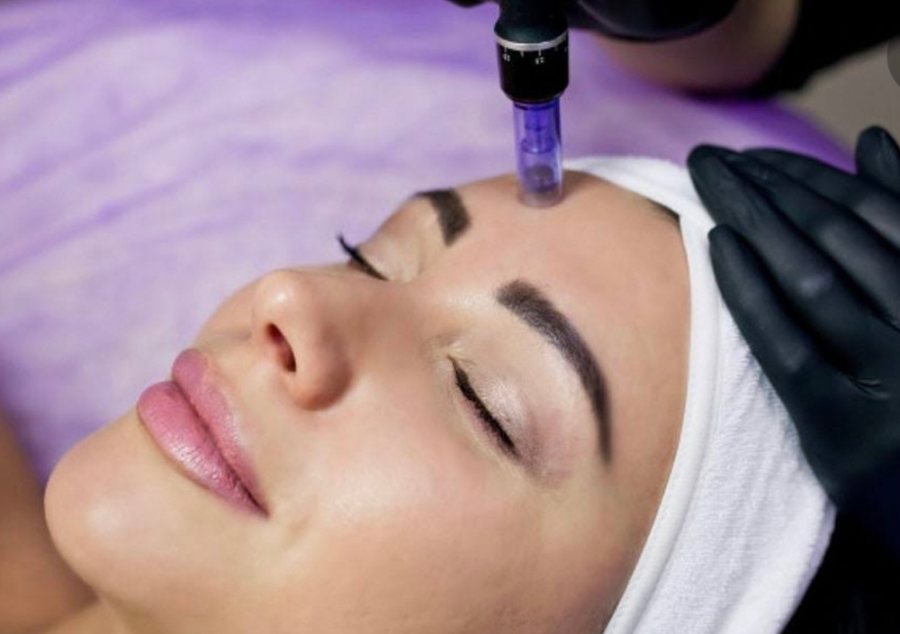 Dermaplaning + Hydrofacial