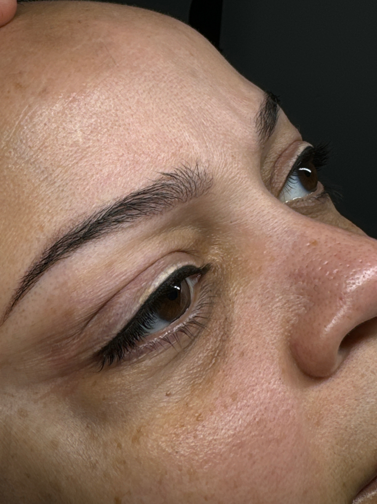 Linea De Ojos at DarleEyes_Studio in Paterson, NJ