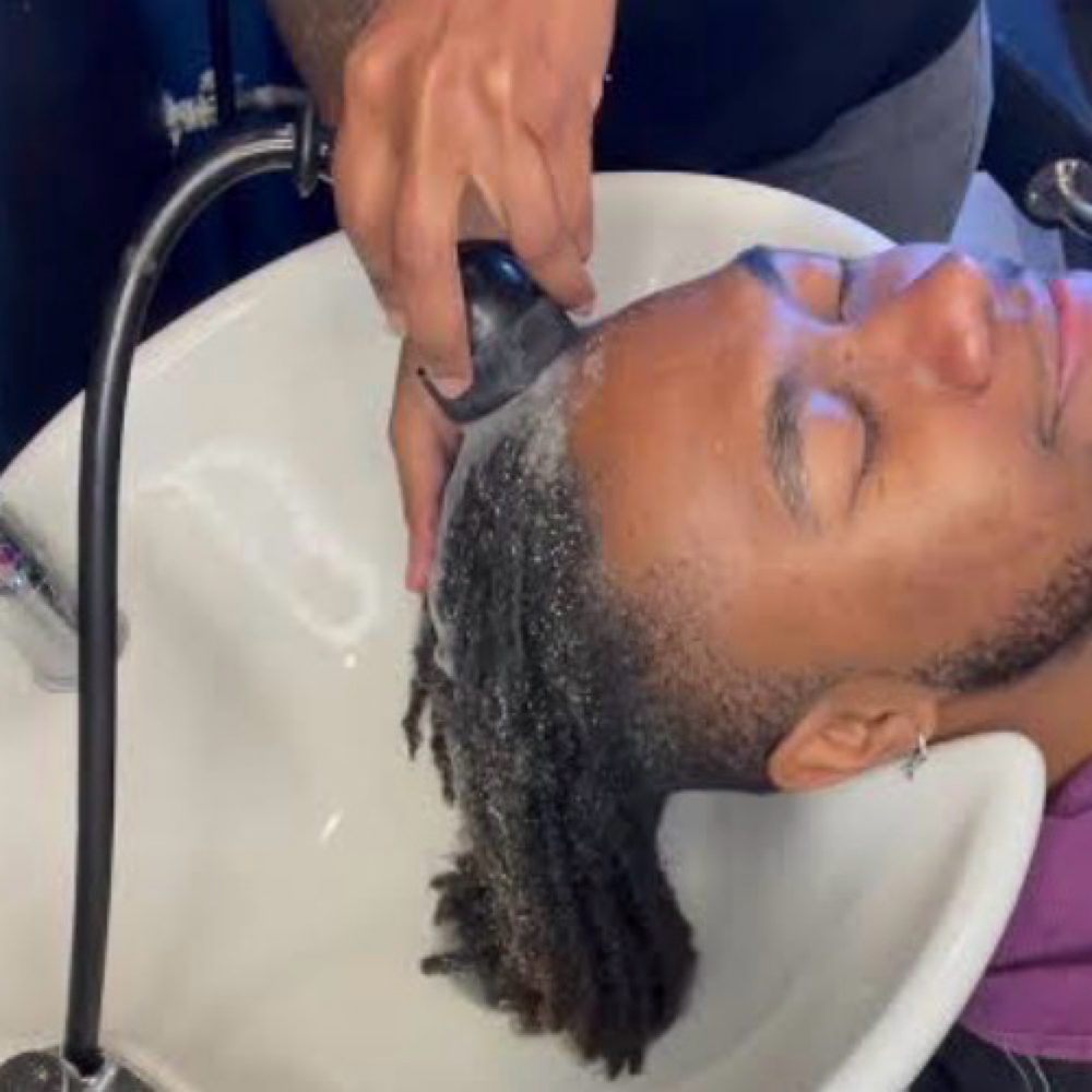 The Luxury Loc Detox at Braids & Stylez By Ray in Garland, TX