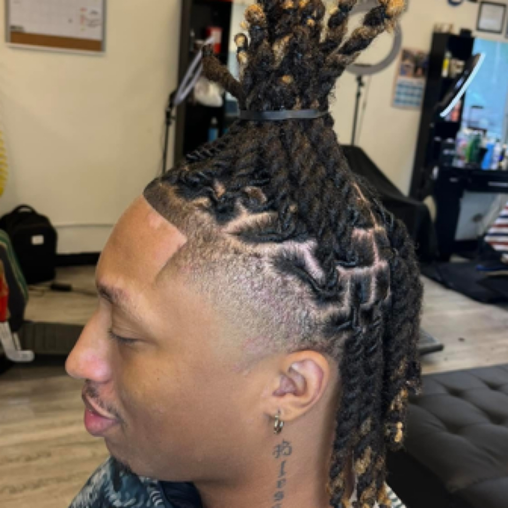 Haircut With Loc Retwist N Style at Stylesbylaney25 in Wichita, KS