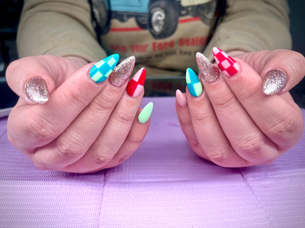 Fill In (acrylic nails)