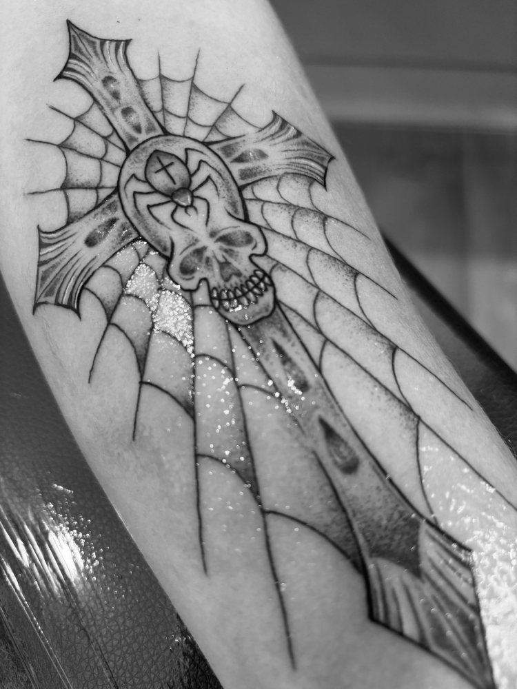 TATTOO SESSION W/ EMY