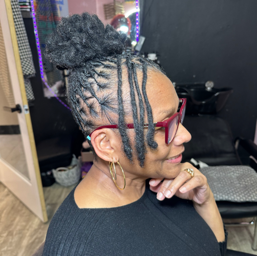 Loc Styles at Crowned By V in Chesapeake, VA