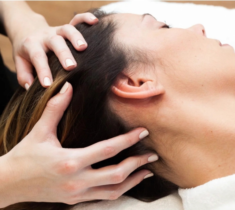 Peppermint Oil Scalp Massage