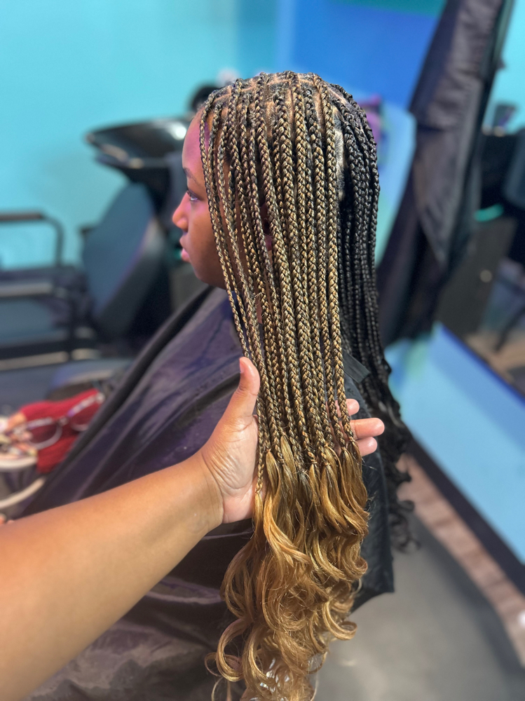 French Curl Knotless at Thahairtherapist in Houston, TX