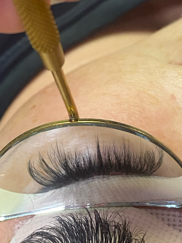 Weekly Lash Touch Up at Bellissima Lounge & Lash in Hagerman, ID