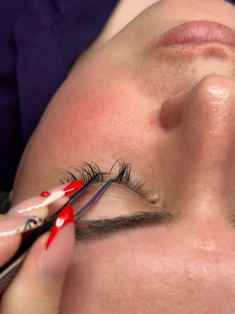 Classic 2 week fill at Pinkalicious Lashes 🌟 in baytown, TX