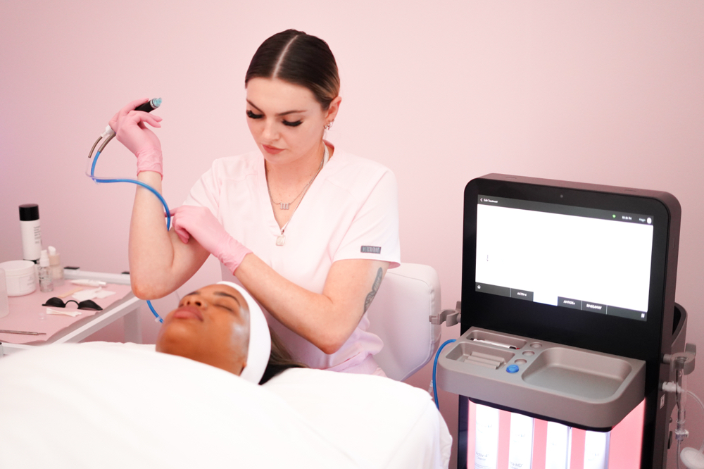Aura Hydrafacial Elite