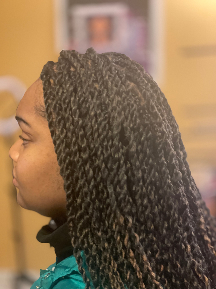 Smedium Island Twists/Senegalese at E Creationz in Lynwood, IL