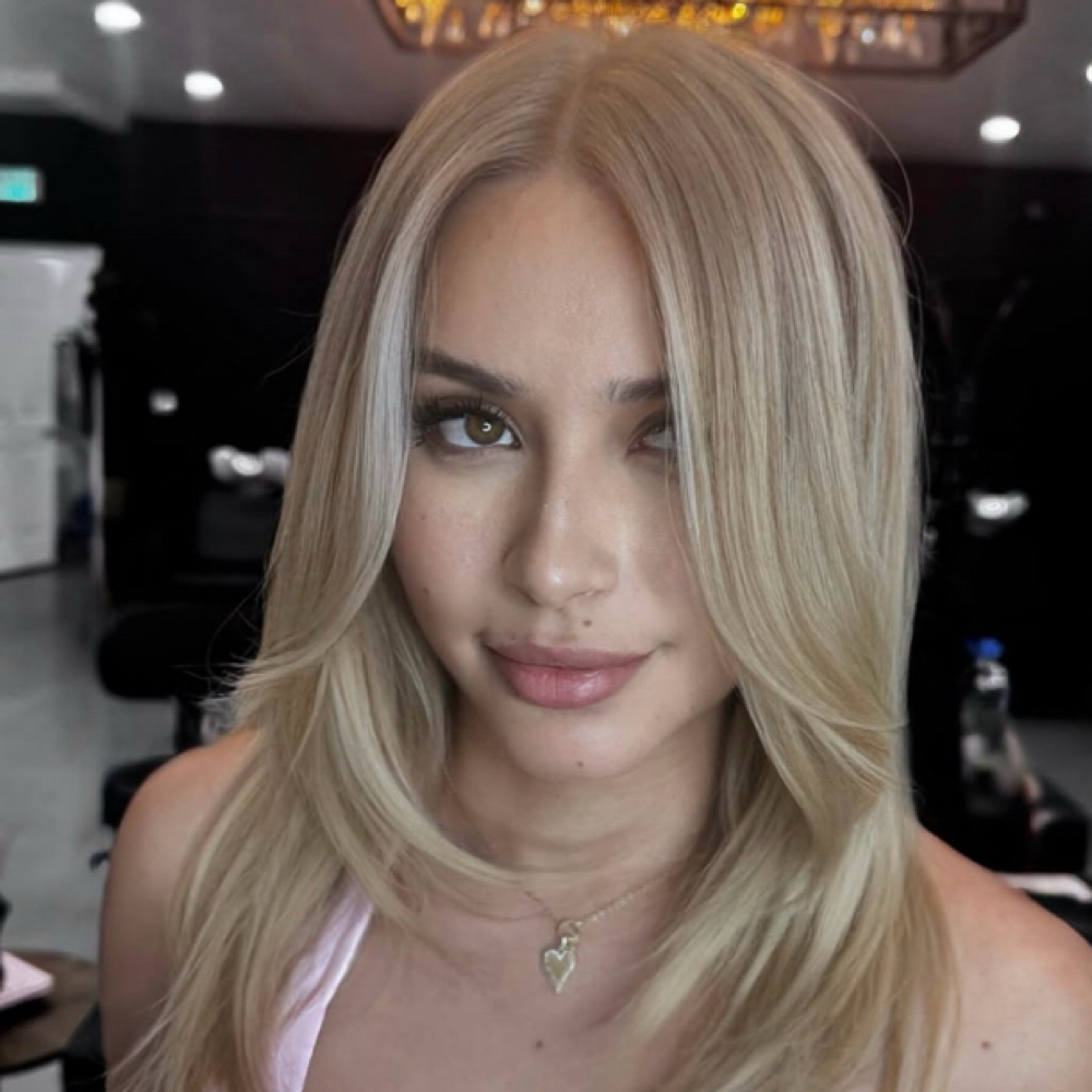 Blonde at Aniitah's Beauty in Paramount, CA