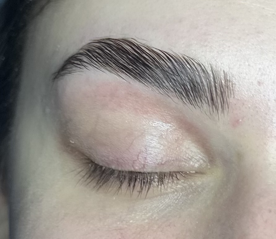 Brow Shaping(Wax Or Tweeze