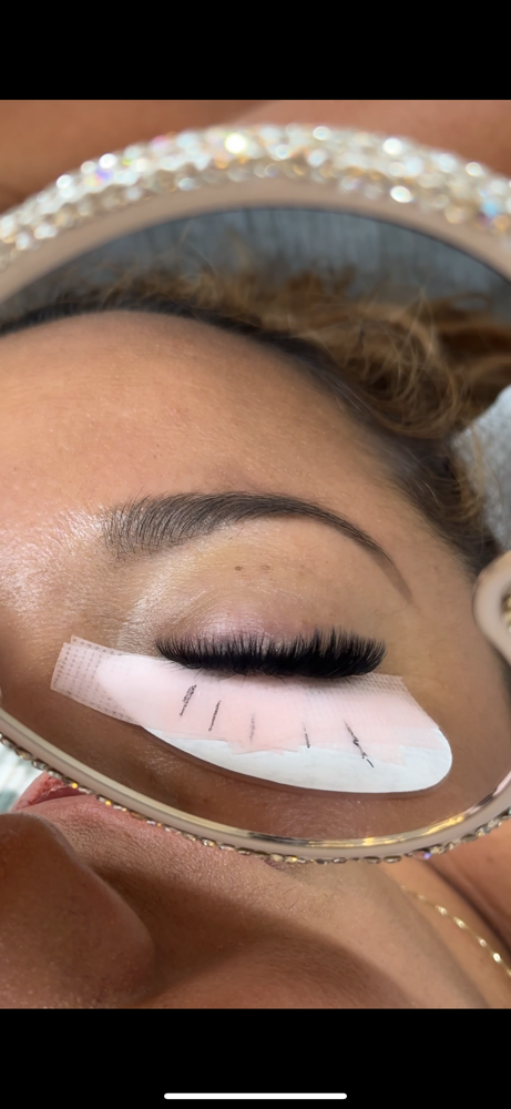 1 Hour Lash Touch Up