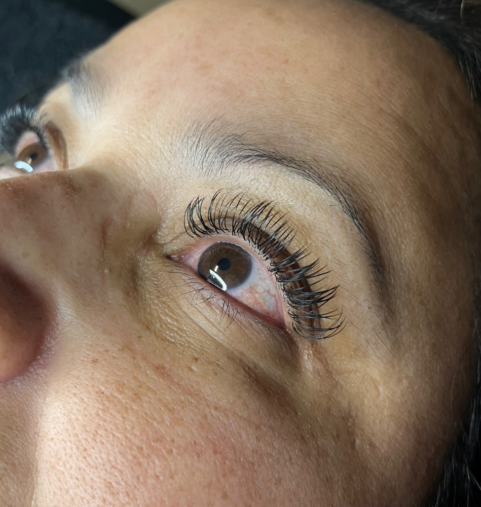 Classic Full set Eyelash Extensions