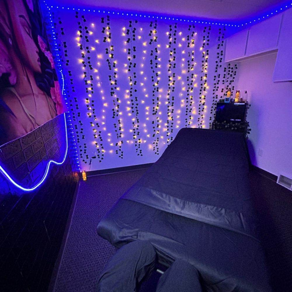 60 Min Prenatal Massage at Healing Hands Massages in Windsor Heights, IA