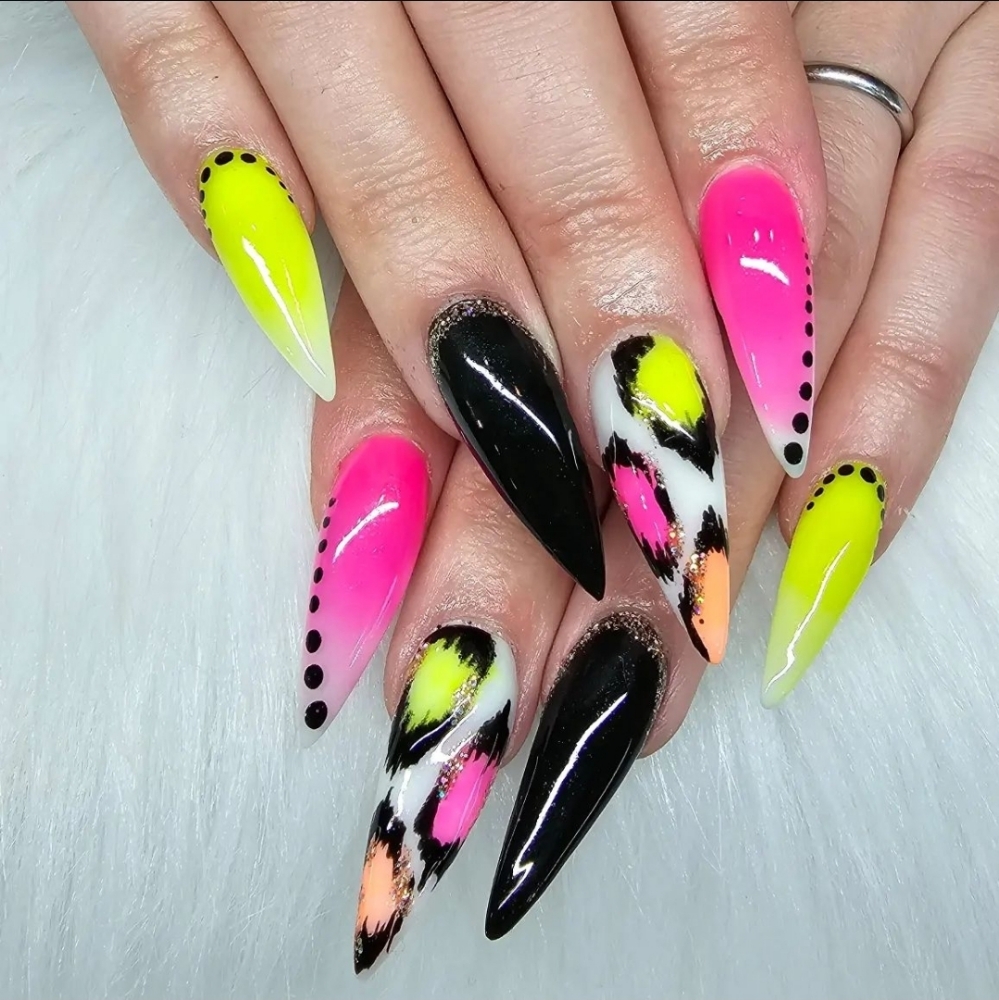 Stiletto/Almond Nails Art Is Extra