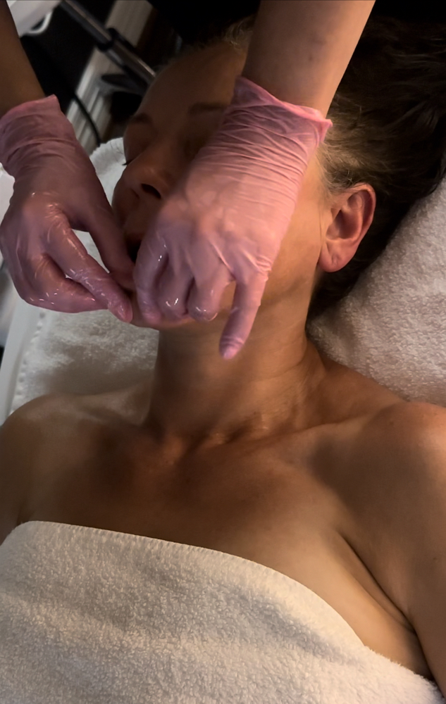 MANUAL FACELIFT-Helena Pahava Metho