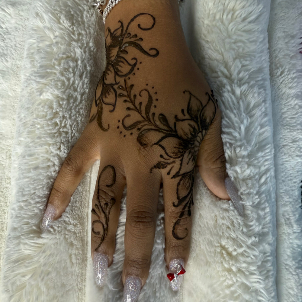 Henna (hand)