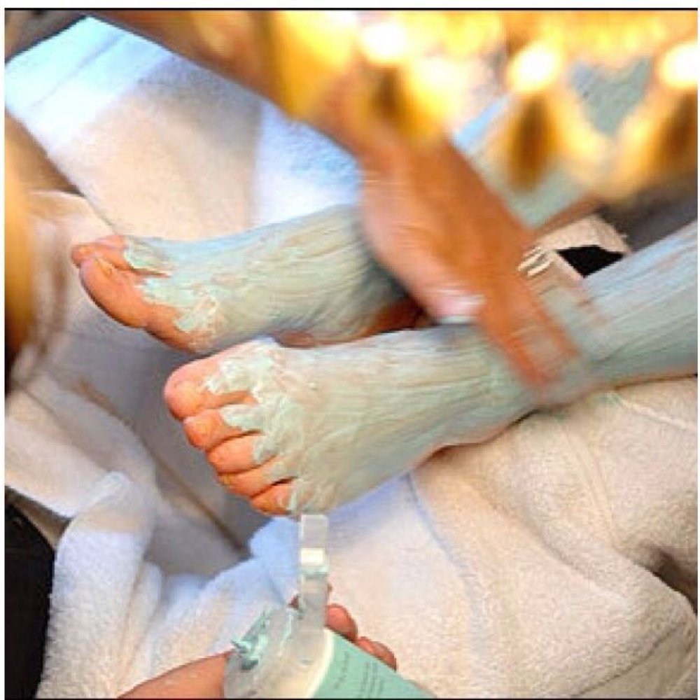 THE QUEEN'S LUXURY PEDICURE at Hilda’s Queen Nails LlC in Marietta, GA