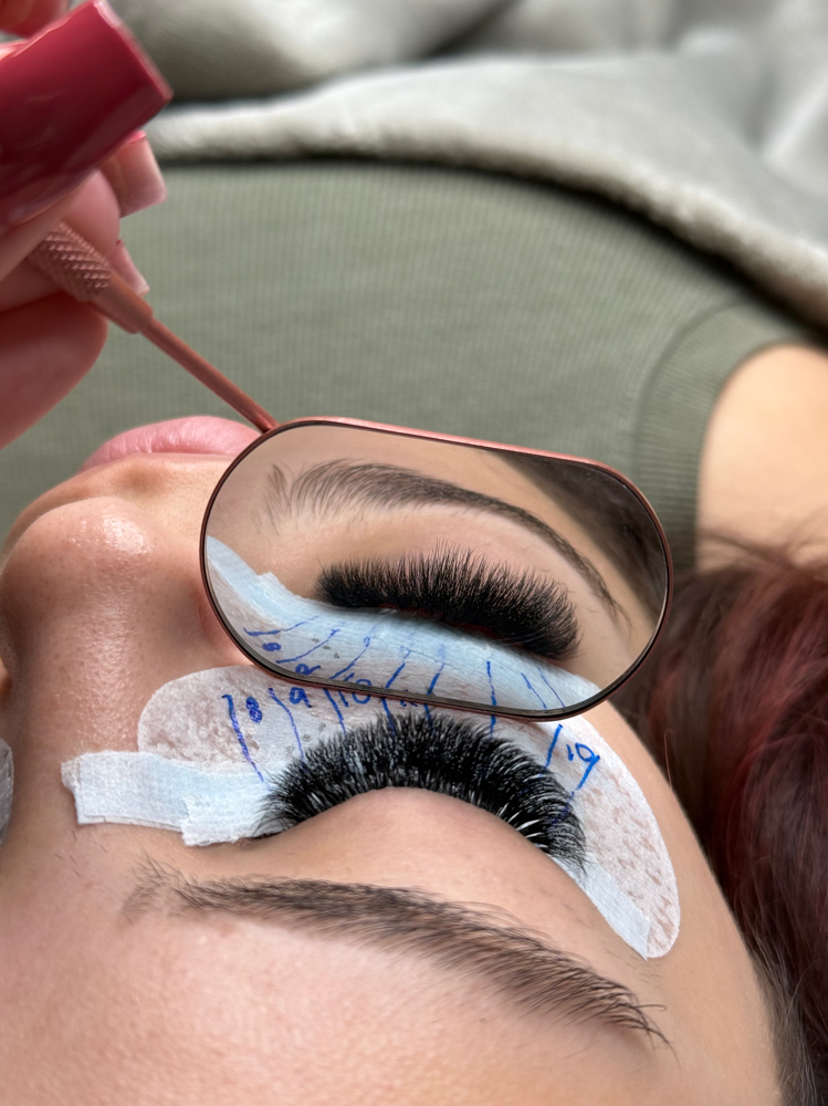 Full Set Mega Volume Lashes