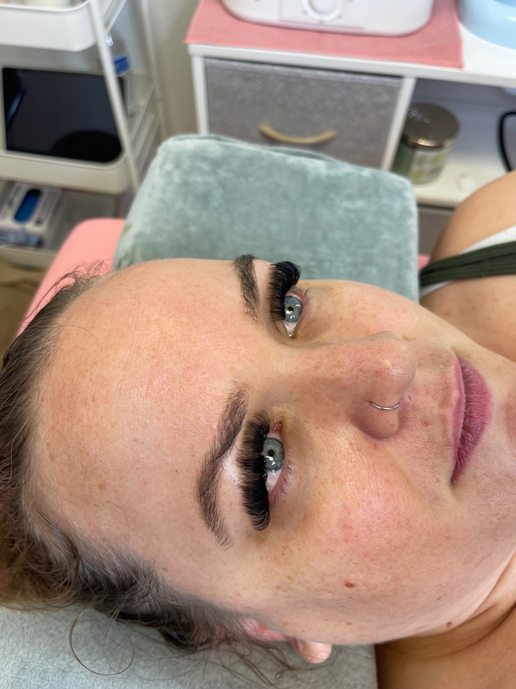 Full Set Mega Volume Lashes